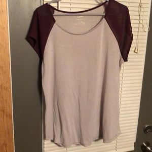 Adorable taupe and maroon top!!